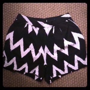 H&M black and white shorts size XS